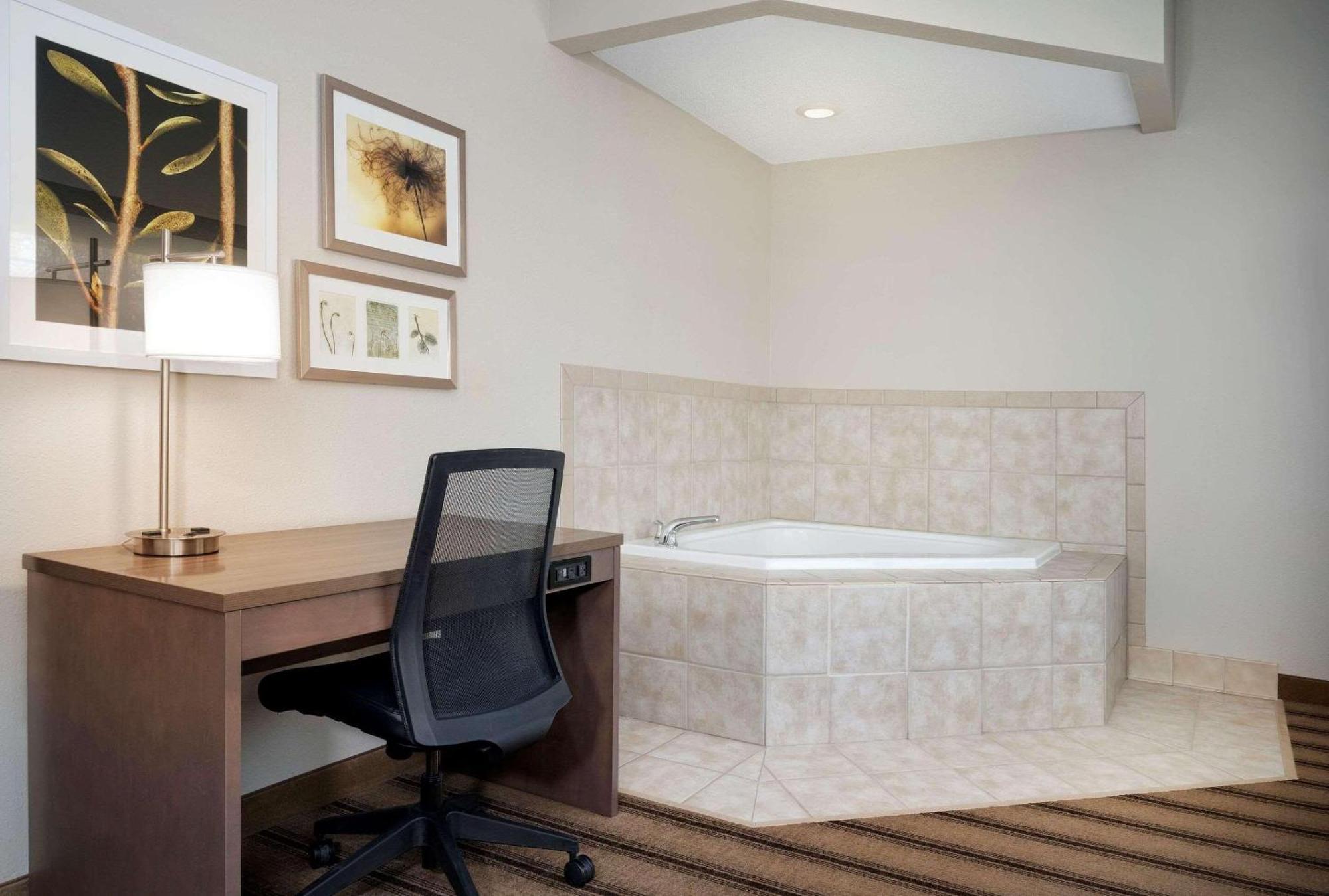Country Inn & Suites By Radisson Albertville Near Outlet Mall Dış mekan fotoğraf